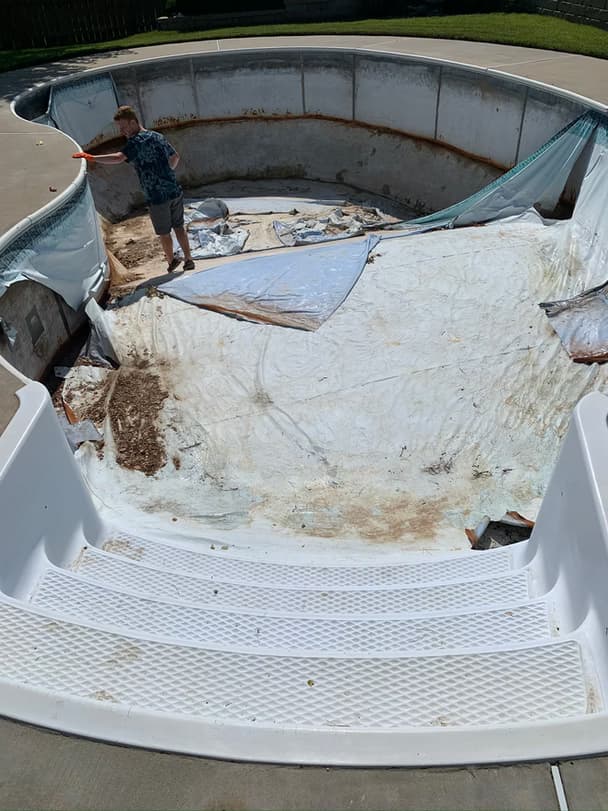 Worn out pool liner before